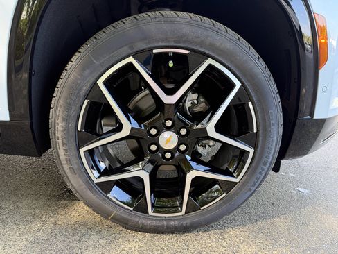 New 2026 Chevrolet Traverse High Country w/ LPO, Floor Liner Package FWD image 39
