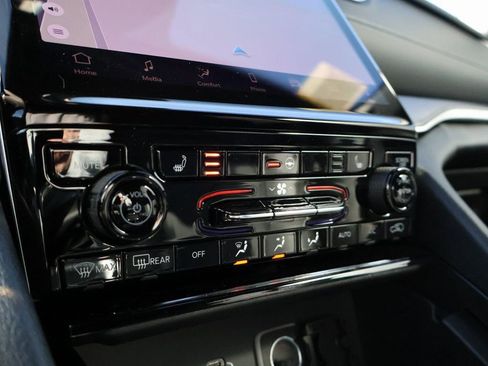 New 2025 Jeep Grand Cherokee L Limited w/ Trailer Tow Package image 38