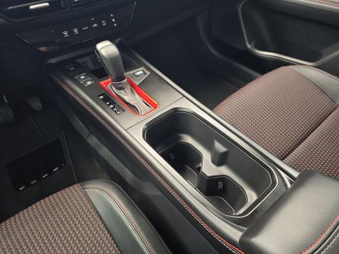 Certified 2025 Nissan Kicks SR FWD image 17