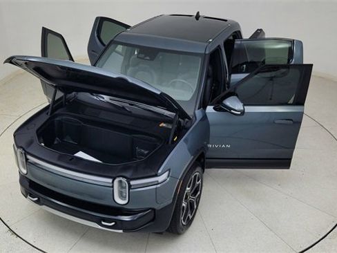 Used 2025 Rivian R1T Adventure image 82