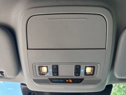 Used 2021 Ford Explorer XLT image 32