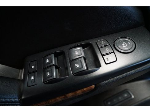 Used 2019 Chevrolet Suburban Premier w/ Premier Plus Edition AWD/4WD image 19