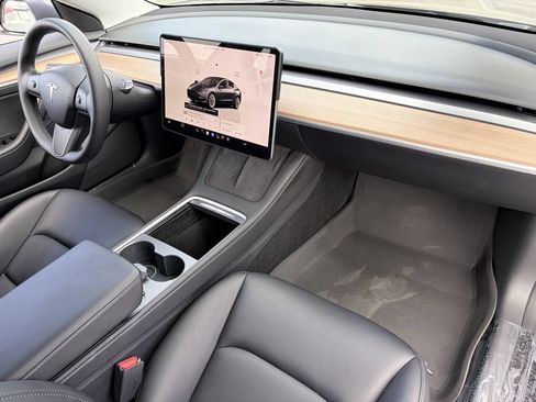 Used 2023 Tesla Model 3 Standard Range RWD image 12