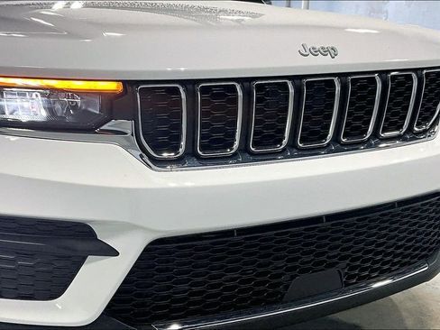 New 2025 Jeep Grand Cherokee Laredo X w/ Luxury Tech Group I image 38