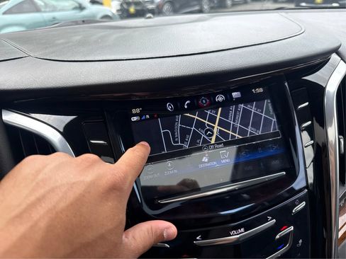 Used 2020 Cadillac Escalade Luxury AWD/4WD image 38