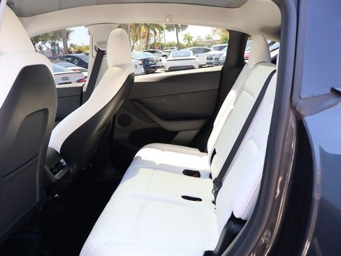 Used 2024 Tesla Model Y Long Range image 36