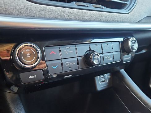 Used 2022 Jeep Compass Latitude image 24