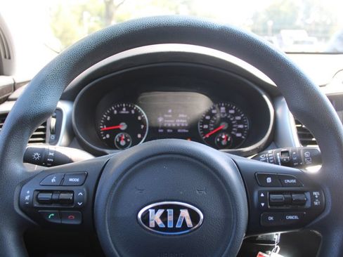 Used 2017 Kia Sorento LX FWD image 25