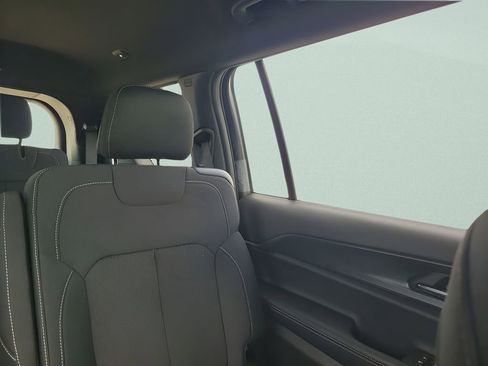 New 2025 Jeep Grand Cherokee L Laredo w/ Luxury Tech Group I image 15