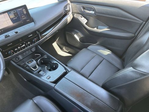 Certified 2024 Nissan Rogue SL w/ SL Premium Package FWD image 18