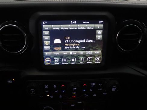 Used 2021 Jeep Wrangler Unlimited Rubicon w/ Xtreme Recon 35" Tire Package AWD/4WD image 19