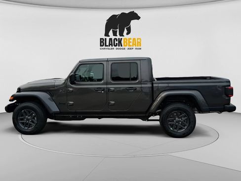 New 2026 Jeep Gladiator Sport AWD/4WD image 6