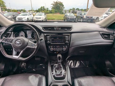 Used 2019 Nissan Rogue SV w/ Premium Package AWD/4WD image 14