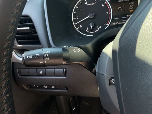 Used 2025 Nissan Rogue SV FWD image 31