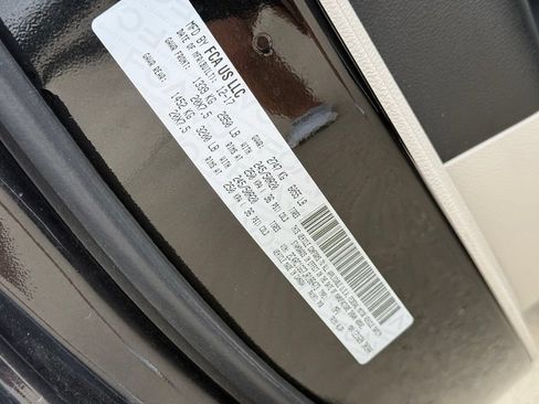 Used 2018 Chrysler Pacifica Limited w/ Tire & Wheel Group FWD image 10