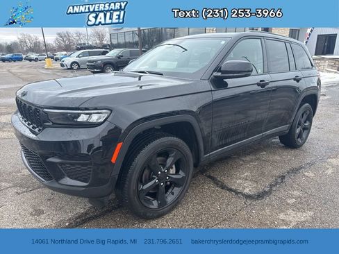 Used 2023 Jeep Grand Cherokee Altitude image 1