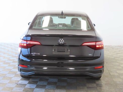 Used 2024 Volkswagen Jetta SE FWD image 4