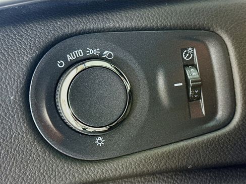 Used 2016 Cadillac SRX Luxury image 11