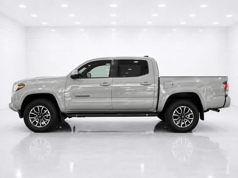 Used 2020 Toyota Tacoma TRD Sport w/ TRD Premium Sport Package AWD/4WD image 2