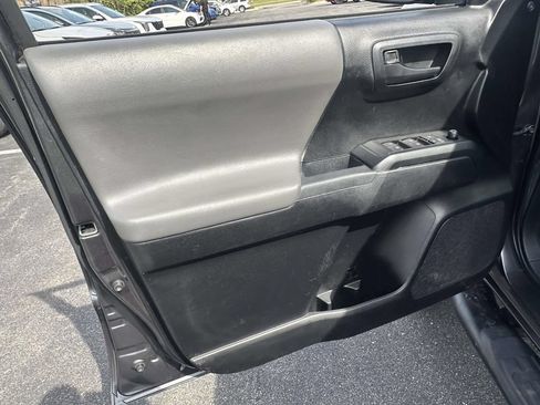 Used 2022 Toyota Tacoma SR AWD/4WD image 15