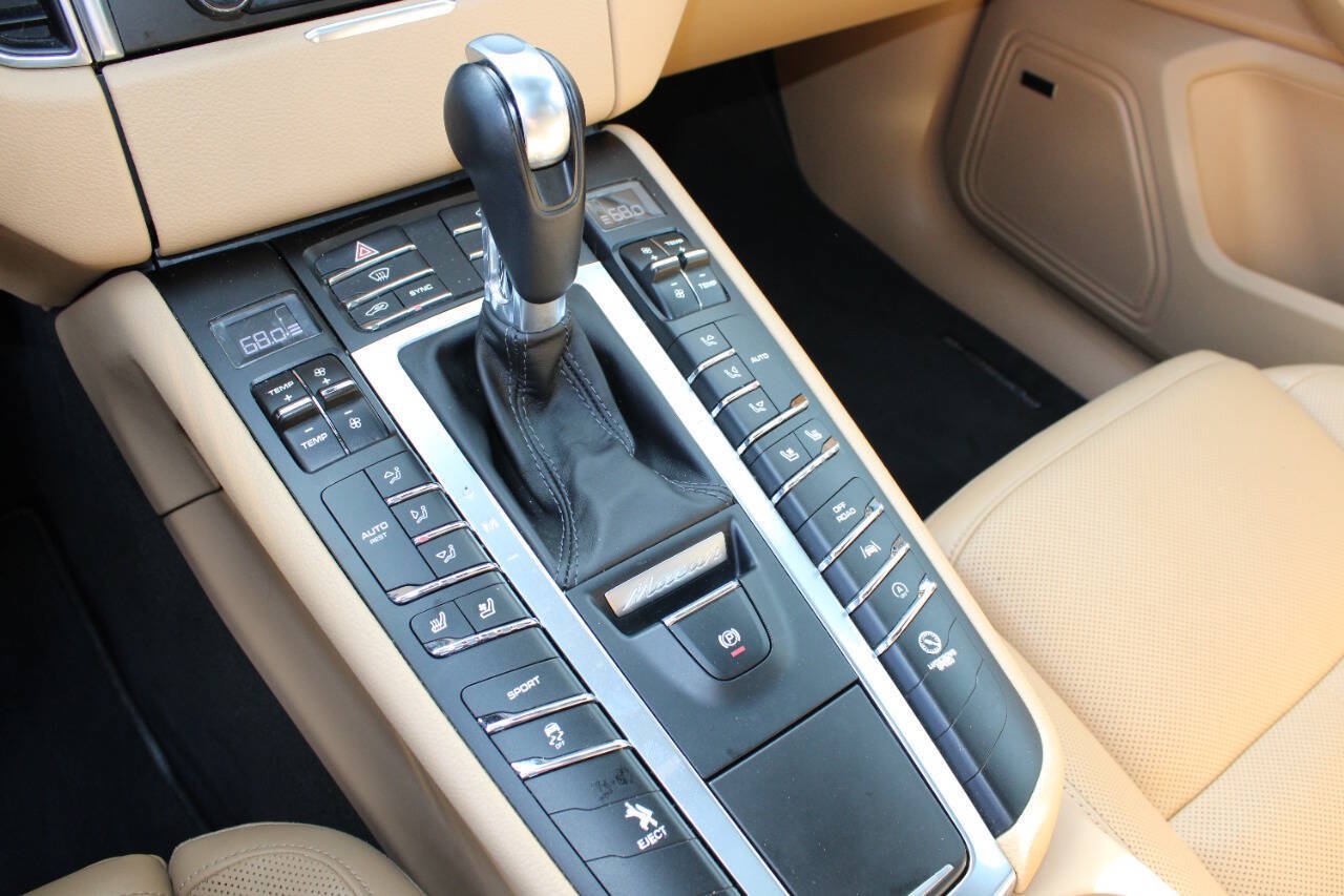 Used 2017 Porsche Macan AWD/4WD image 17