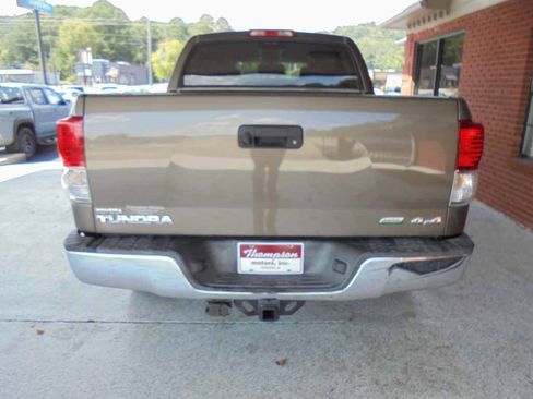 Used 2012 Toyota Tundra 4x4 CrewMax w/ SR5 Pkg image 4
