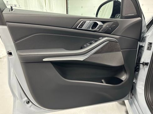 Used 2026 BMW X5 xDrive50e image 8