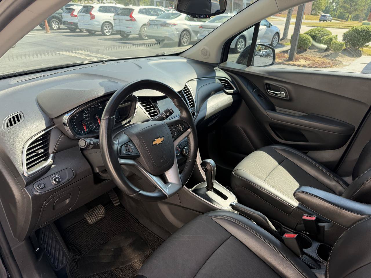 Used 2019 Chevrolet Trax LT w/ LT Convenience Package FWD image 10