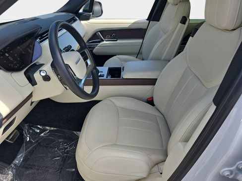 Certified 2025 Land Rover Range Rover SE AWD/4WD image 16