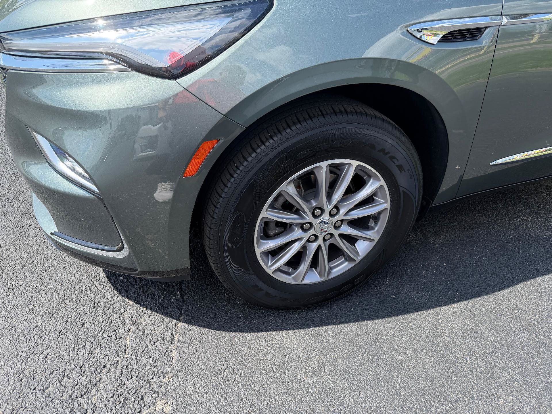 Used 2023 Buick Enclave Essence FWD image 7