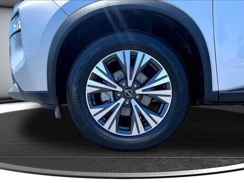 Certified 2023 Nissan Rogue SV FWD image 33