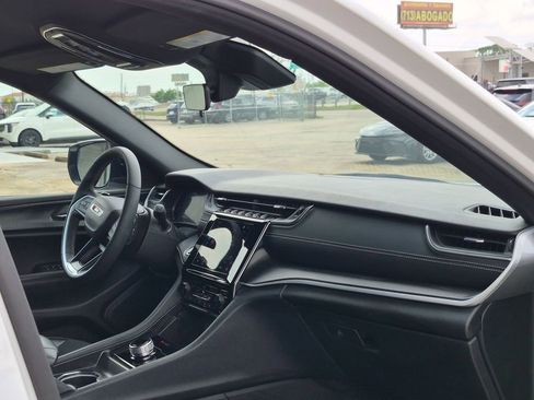 Used 2025 Jeep Grand Cherokee Altitude AWD/4WD image 28