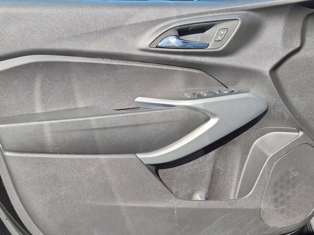 Used 2025 Chevrolet Trax LS FWD image 11