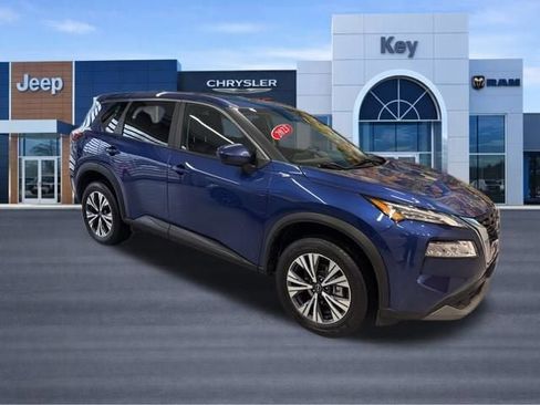 Used 2023 Nissan Rogue SV image 9