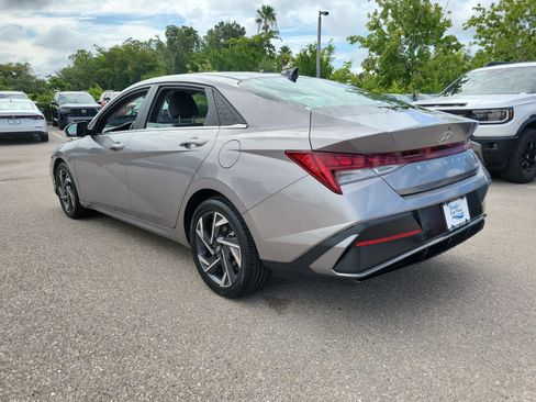 Used 2024 Hyundai Elantra Limited FWD image 4
