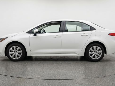 Used 2025 Toyota Corolla LE FWD image 5