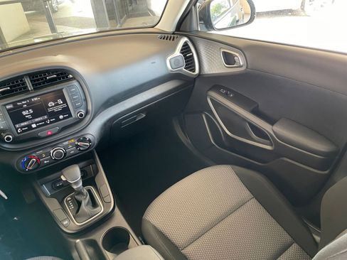 Used 2025 Kia Soul LX w/ LX Technology Package FWD image 33