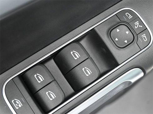 New 2026 Mercedes-Benz GLB 250 image 13