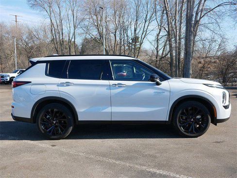 Used 2025 Mitsubishi Outlander SEL Black Edition image 8