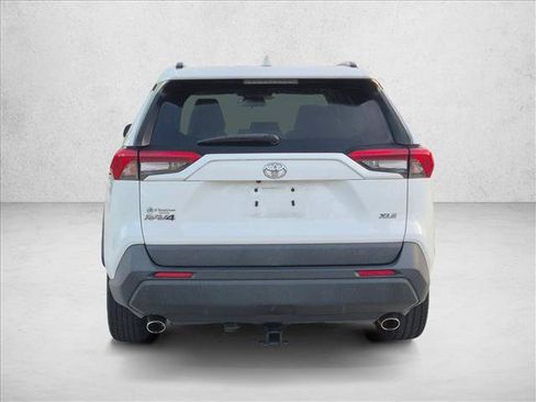Used 2020 Toyota RAV4 XLE FWD image 4