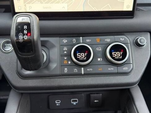 Used 2024 Land Rover Defender 130 X-Dynamic SE AWD/4WD image 35