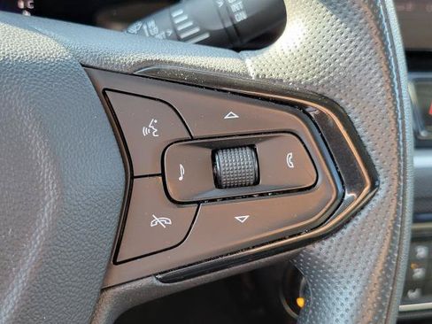 Used 2025 Chevrolet TrailBlazer LT AWD/4WD image 16