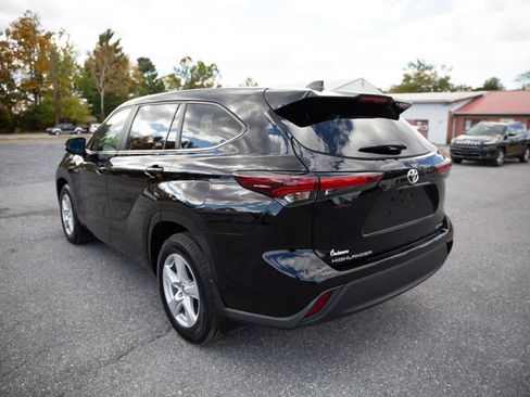 Used 2024 Toyota Highlander LE image 5