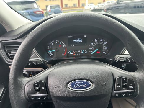 Used 2022 Ford Escape SE FWD image 16