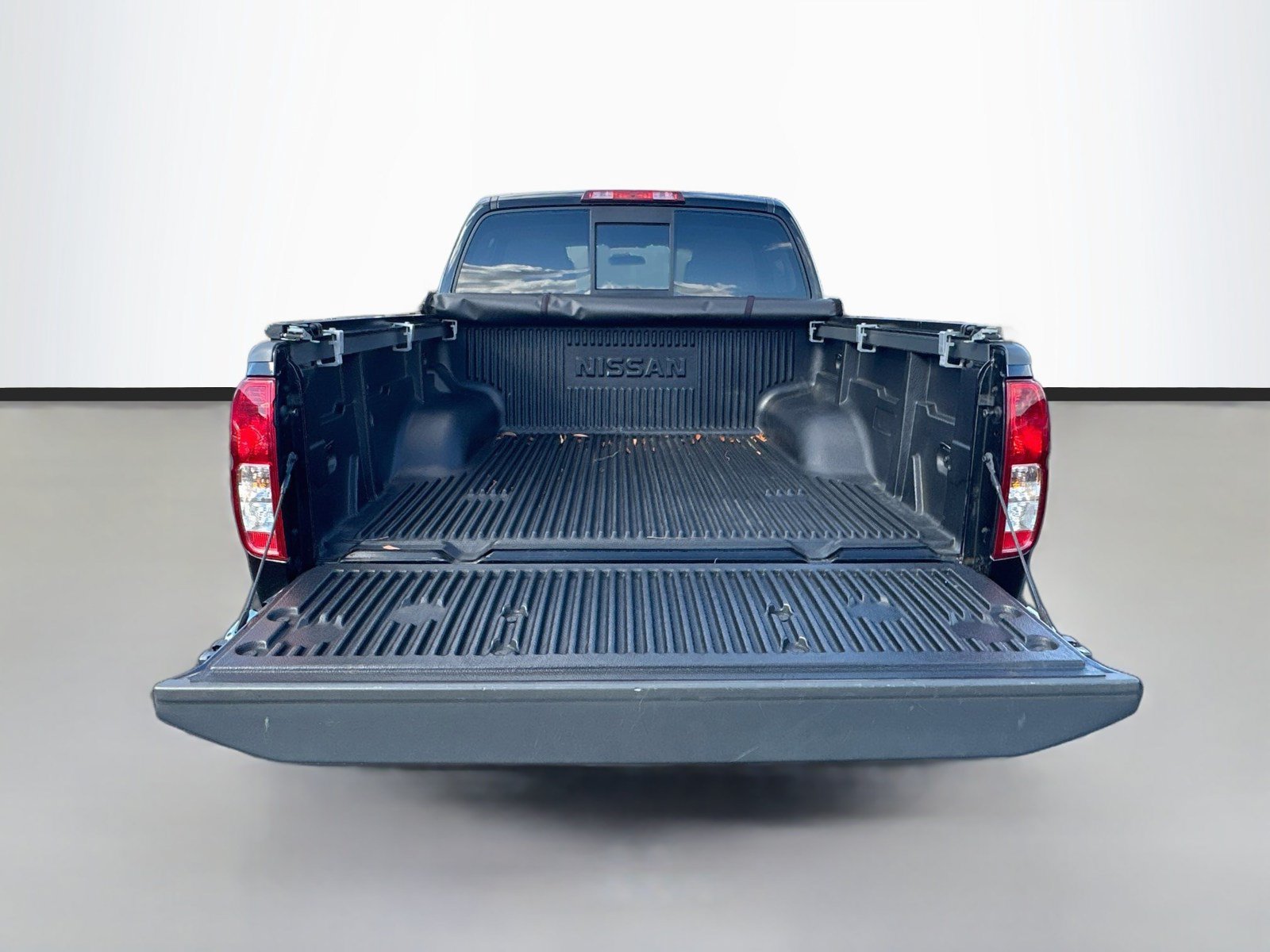 Used 2016 Nissan Frontier SV AWD/4WD image 25