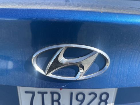 Used 2017 Hyundai Elantra Limited image 14