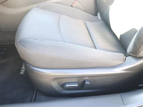 Used 2025 Nissan Altima 2.5 SV image 16