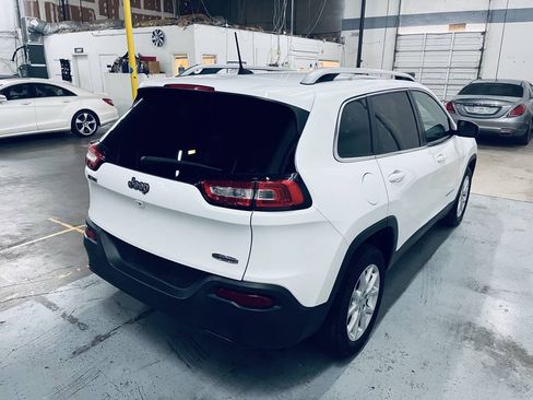 Used 2018 Jeep Cherokee Latitude Plus FWD image 9