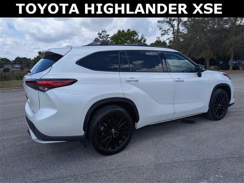 Used 2023 Toyota Highlander XSE image 3