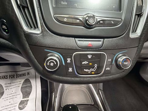Used 2018 Chevrolet Malibu LT image 19